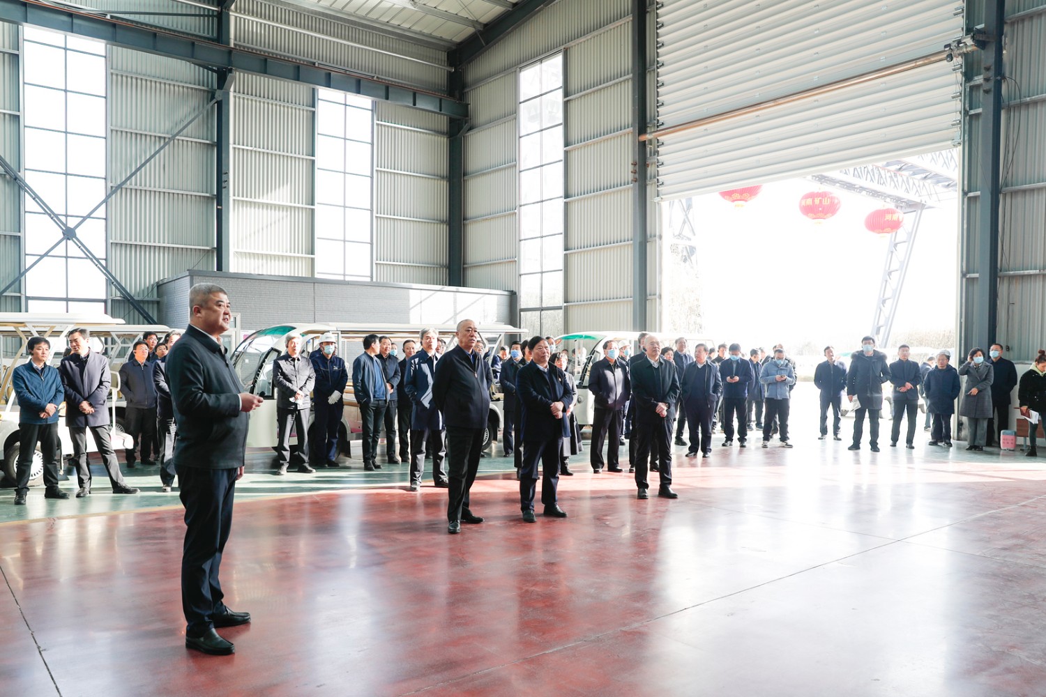 新鄉(xiāng)市長王登喜率重點(diǎn)項目觀摩組蒞臨公司智能產(chǎn)業(yè)園調(diào)研